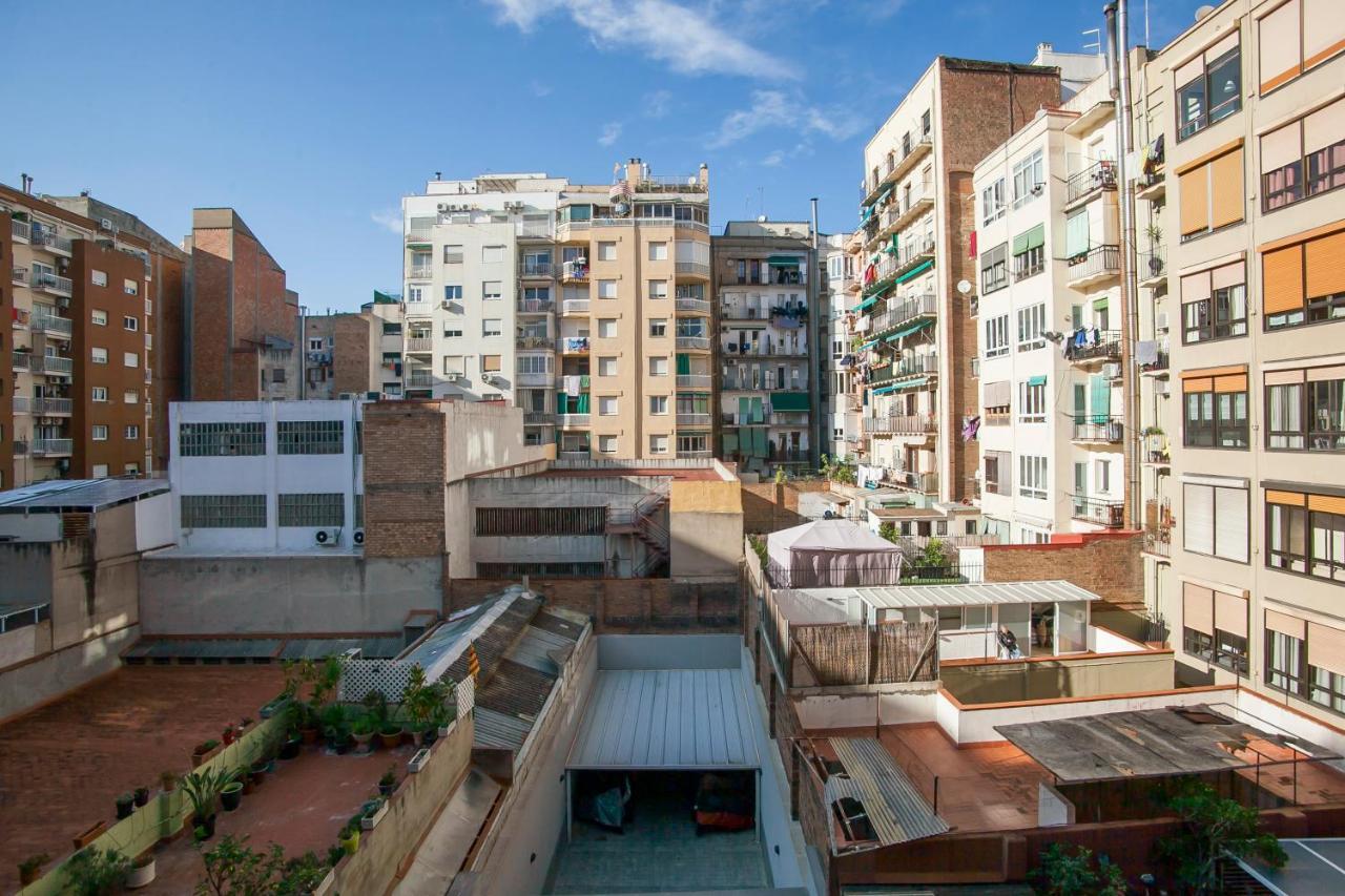 Bbarcelona Gaudi Flats — Photos 1